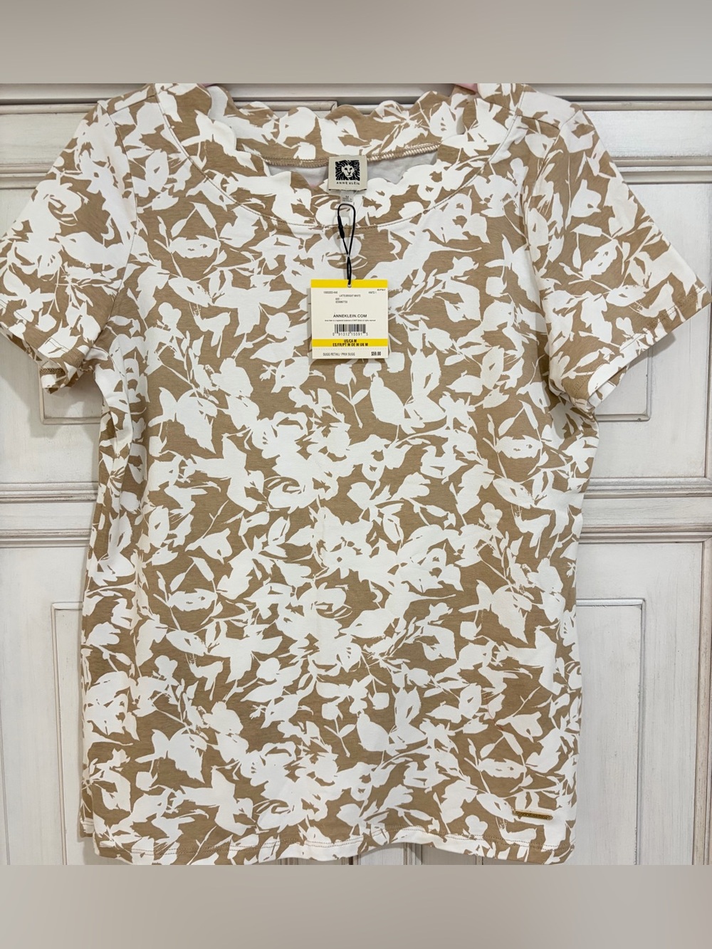 NWT SZ M Anne Klein women’s Crew Neck scalloped neck tee